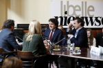 Den Haag 12 maart 2018
Fractievoorzitters Klaas Dijkhoff (VVD), Jesse Klaver (Groen Links), Lilian Marijnissen (SP) en Thierry Baudet (FvD) zijn met elkaar in gesprek in het Libelle Nieuwscafe ( Dudok)