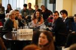 Den Haag 12 maart 2018
Fractievoorzitters Klaas Dijkhoff (VVD), Jesse Klaver (Groen Links), Lilian Marijnissen (SP) en Thierry Baudet (FvD) zijn met elkaar in gesprek in het Libelle Nieuwscafe ( Dudok)