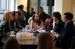 Den Haag 12 maart 2018
Fractievoorzitters Klaas Dijkhoff (VVD), Jesse Klaver (Groen Links), Lilian Marijnissen (SP) en Thierry Baudet (FvD) zijn met elkaar in gesprek in het Libelle Nieuwscafe ( Dudok)