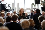 Den Haag 12 maart 2018
Fractievoorzitters Klaas Dijkhoff (VVD), Jesse Klaver (Groen Links), Lilian Marijnissen (SP) en Thierry Baudet (FvD) zijn met elkaar in gesprek in het Libelle Nieuwscafe ( Dudok)