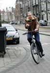 Amsterdam 15 maart 2018 
Maarten Spanjer op de fiets met middel vinger