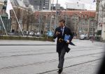 Den Haag 12 maart 2018 
Premiere Mark Rutte Wandelend op straat in Den Haag zonder beveiliging