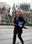 Den Haag 12 maart 2018 
Premiere Mark Rutte Wandelend op straat in Den Haag zonder beveiliging