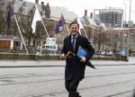 Den Haag 12 maart 2018 
Premiere Mark Rutte Wandelend op straat in Den Haag zonder beveiliging