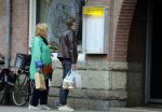 Amsterdam 15 maart 2018 
Mark v d Loo met zijn moeder in Amsterdam zuid