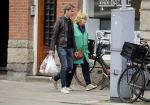 Amsterdam 15 maart 2018 
Mark v d Loo met zijn moeder in Amsterdam zuid