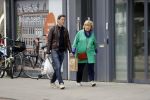 Amsterdam 15 maart 2018 
Mark v d Loo met zijn moeder in Amsterdam zuid