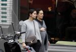 Amsterdam 13 maart 2018 
Monica Geuze zwanger met een vriendin op de cornelis schuytstraat