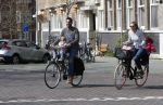 Amsterdam 7 april 2018
Richy Brown met vriendin en kinderen op de fiets.