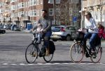 Amsterdam 7 april 2018
Richy Brown met vriendin en kinderen op de fiets.