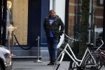Amsterdam 13 maart 2018 
Robert Jensen gaat sigaren kopen en boodschappen.