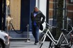 Amsterdam 13 maart 2018 
Robert Jensen gaat sigaren kopen en boodschappen.