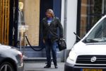 Amsterdam 13 maart 2018 
Robert Jensen gaat sigaren kopen en boodschappen.
