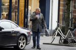 Amsterdam 13 maart 2018 
Robert Jensen gaat sigaren kopen en boodschappen.