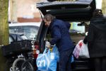 Amsterdam 17 maart 2018 
Robert ten Brink en zijn vrouw Roos en dochter hebben boodschappen gedaan