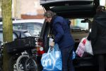Amsterdam 17 maart 2018 
Robert ten Brink en zijn vrouw Roos en dochter hebben boodschappen gedaan
