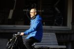 Amsterdam 20 maart 2018 
Rolf Snoeren ( Viktor en Rolf) op de fiets in Amsterdam zuid. Hij rijdt naar zijn villa/huis.
