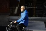 Amsterdam 20 maart 2018 
Rolf Snoeren ( Viktor en Rolf) op de fiets in Amsterdam zuid. Hij rijdt naar zijn villa/huis.