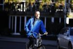 Amsterdam 20 maart 2018 
Rolf Snoeren ( Viktor en Rolf) op de fiets in Amsterdam zuid. Hij rijdt naar zijn villa/huis.