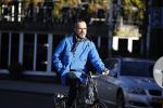 Amsterdam 20 maart 2018 
Rolf Snoeren ( Viktor en Rolf) op de fiets in Amsterdam zuid. Hij rijdt naar zijn villa/huis.