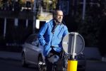 Amsterdam 20 maart 2018 
Rolf Snoeren ( Viktor en Rolf) op de fiets in Amsterdam zuid. Hij rijdt naar zijn villa/huis.