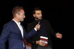 Rotterdam 19 maart 2018
Boekpresentatie Willem v Hanegem in het oude Luxor.
Willem reikt de deerste drie boeken uit aan zijn dochter Alies zoon Boy en Soufiane Touzani
