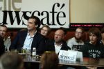 Den Haag 12 maart 2018
Fractievoorzitters Klaas Dijkhoff (VVD), Jesse Klaver (Groen Links), Lilian Marijnissen (SP) en Thierry Baudet (FvD) zijn met elkaar in gesprek in het Libelle Nieuwscafe ( Dudok)