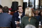 Den Haag 12 maart 2018
Fractievoorzitters Klaas Dijkhoff (VVD), Jesse Klaver (Groen Links), Lilian Marijnissen (SP) en Thierry Baudet (FvD) zijn met elkaar in gesprek in het Libelle Nieuwscafe ( Dudok)