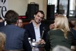 Den Haag 12 maart 2018
Fractievoorzitters Klaas Dijkhoff (VVD), Jesse Klaver (Groen Links), Lilian Marijnissen (SP) en Thierry Baudet (FvD) zijn met elkaar in gesprek in het Libelle Nieuwscafe ( Dudok)