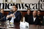 Den Haag 12 maart 2018
Fractievoorzitters Klaas Dijkhoff (VVD), Jesse Klaver (Groen Links), Lilian Marijnissen (SP) en Thierry Baudet (FvD) zijn met elkaar in gesprek in het Libelle Nieuwscafe ( Dudok)