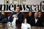 Den Haag 12 maart 2018
Fractievoorzitters Klaas Dijkhoff (VVD), Jesse Klaver (Groen Links), Lilian Marijnissen (SP) en Thierry Baudet (FvD) zijn met elkaar in gesprek in het Libelle Nieuwscafe ( Dudok)