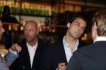 Den Haag 12 maart 2018
Fractievoorzitters Klaas Dijkhoff (VVD), Jesse Klaver (Groen Links), Lilian Marijnissen (SP) en Thierry Baudet (FvD) zijn met elkaar in gesprek in het Libelle Nieuwscafe ( Dudok)