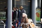 Amsterdam 3 april 2018
Thijs Romer met telefoon op straat