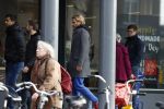 Amsterdam 3 april 2018
Thijs Romer met telefoon op straat