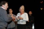 Rotterdam 19 maart 2018
Boekpresentatie Willem v Hanegem in het oude Luxor.
Willem reikt de deerste drie boeken uit aan zijn dochter Alies zoon Boy en Soufiane Touzani