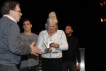Rotterdam 19 maart 2018
Boekpresentatie Willem v Hanegem in het oude Luxor.
Willem reikt de deerste drie boeken uit aan zijn dochter Alies zoon Boy en Soufiane Touzani