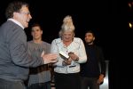 Rotterdam 19 maart 2018
Boekpresentatie Willem v Hanegem in het oude Luxor.
Willem reikt de deerste drie boeken uit aan zijn dochter Alies zoon Boy en Soufiane Touzani