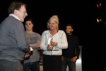 Rotterdam 19 maart 2018
Boekpresentatie Willem v Hanegem in het oude Luxor.
Willem reikt de deerste drie boeken uit aan zijn dochter Alies zoon Boy en Soufiane Touzani