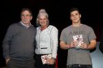 Rotterdam 19 maart 2018
Boekpresentatie Willem v Hanegem in het oude Luxor.
Willem reikt de deerste drie boeken uit aan zijn dochter Alies zoon Boy en Soufiane Touzani