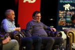 Rotterdam 19 maart 2018
Boekpresentatie Willem v Hanegem in het oude Luxor.
Willem reikt de deerste drie boeken uit aan zijn dochter Alies zoon Boy en Soufiane Touzani. Links naast Willem Frans v d Nieuwenhof