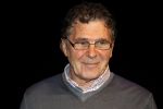 Rotterdam 19 maart 2018
Boekpresentatie Willem v Hanegem in het oude Luxor.
Willem reikt de deerste drie boeken uit aan zijn dochter Alies zoon Boy en Soufiane Touzani