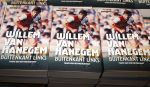 Rotterdam 19 maart 2018
Boekpresentatie Willem v Hanegem in het oude Luxor.
Willem reikt de deerste drie boeken uit aan zijn dochter Alies zoon Boy en Soufiane Touzani. Het boek is geschreven door Frans v d Nieuwenhof