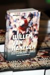 Rotterdam 19 maart 2018
Boekpresentatie Willem v Hanegem in het oude Luxor.
Willem reikt de deerste drie boeken uit aan zijn dochter Alies zoon Boy en Soufiane Touzani. Het boek is geschreven door Frans v d Nieuwenhof