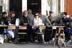 Amsterdam 24 april 2019
Bert Kuizenga en zijn vrouw op terras.