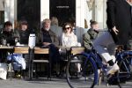 Amsterdam 24 april 2019
Bert Kuizenga en zijn vrouw op terras.