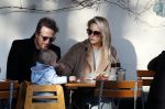 Amsterdam 24 maart 2019
Chantal Janzen en haar man Marco Geeratz en hun kinderen op terras en Amsterdam zuid.