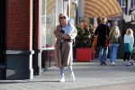 Amsterdam 24 maart 2019
Chantal Janzen en haar man Marco Geeratz en hun kinderen op terras en Amsterdam zuid.