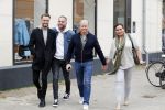 Amsterdam 26 maart 2019
Vandaag is de eerste dag ven de opnames voor een nieuwe soap over 
Dave Roelvink Donny Roelvink Dries Roelvink en Honoria Roelvink
