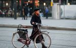 Amsterdam 22 maart 2019
Georgina Verbaan op straat met haar fiets.