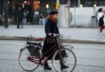 Amsterdam 22 maart 2019
Georgina Verbaan op straat met haar fiets.